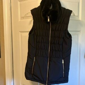 🖤Calvin Klein black vest with faux fur collar!